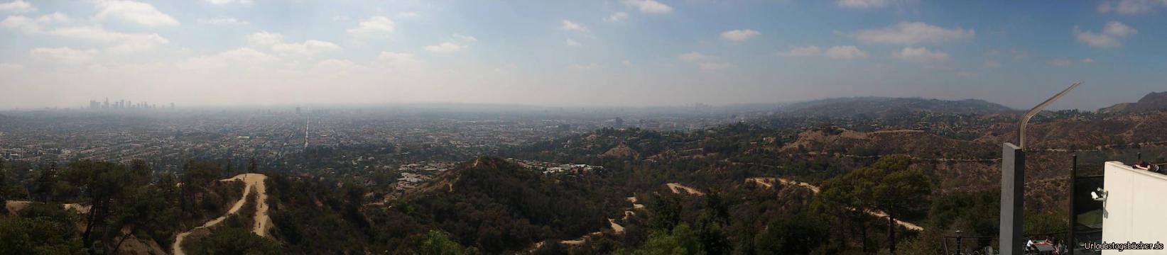 Los Angeles: der Blick vom Griffith Observatorium über die mit knapp 4 Millionen Menschen zweitgrößte Stadt der USA: Los Angeles (links die Skyline markiert Downtown, rechts sind die Hollywood Hills)