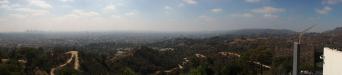 Los Angeles: der Blick vom Griffith Observatorium über die mit knapp 4 Millionen Menschen zweitgrößte Stadt der USA: Los Angeles (links die Skyline markiert Downtown, rechts sind die Hollywood Hills)