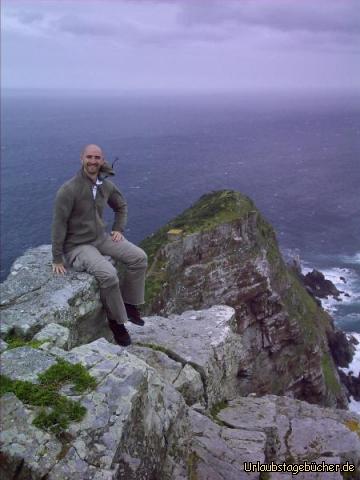 ich am Cape: ich am Cape Point vor zwei Ozeanen
(links hinter mir der Indische Ozean, rechts der Atlantik)