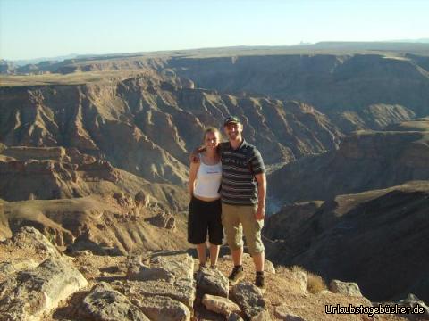 wir vorm Canyon: Katy und ich vor dem Fish River Canyon