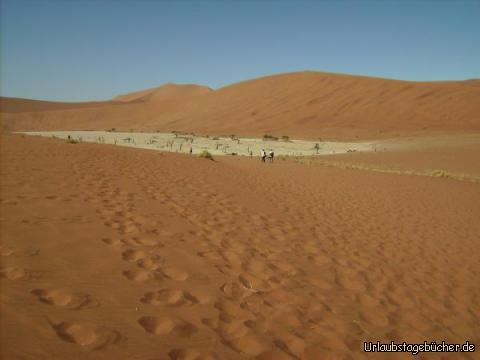 Sossusvlei: Sossusvlei - eine ausgetrocknete Stelle in der Wüste