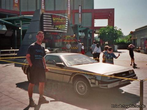 DeLorean: ich vor dem DeLorean aus Zurück in die Zukunft
