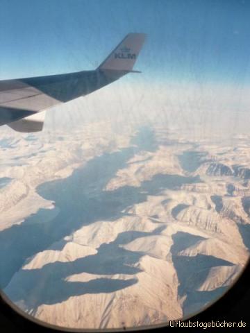 Grönland: der Blick aus dem Flugzeug auf die unwirkliche Welt von Grönland