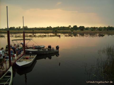 Boote beladen: wir beladen unsere Boote um ins Okawango Delta zu fahren