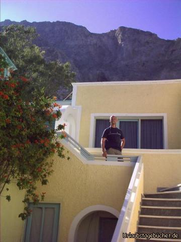 ich im Hotel: ich in unserem Hotel auf Santorini