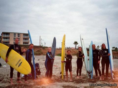 Gruppenfoto: Gruppenfoto vor dem Surfen
(v.l.n.r.: Brent, Scotty, Cecilia, Dionie, Anja, ich und Sabrina)