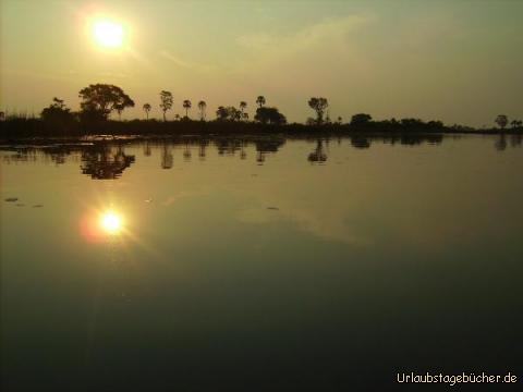 Sonnenuntergang: Sonnenuntergang über dem Okawango Delta