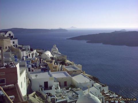 Thira und Caldera: der Blick von Thira über Santorinis Caldera