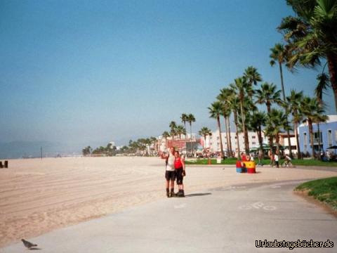 wir am Venice Beach: Anja und ich immernoch beim Rollerscaten am Strand von Venice Beach