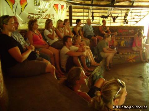 Kaffeefahrtfeeling: wir bei einer "Kaffeefahrtveranstaltung" auf unserem Zeltplatz in Livingstone