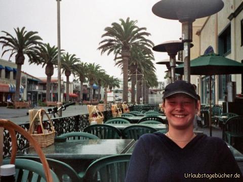 Anja frühstückt: Anja beim Frühstücken am Hermosa Beach