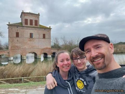 wir bei Torre Abate: das Schleusenwerk Torre Abate befindet sich etwas abgelegen ebenfalls in Mesola