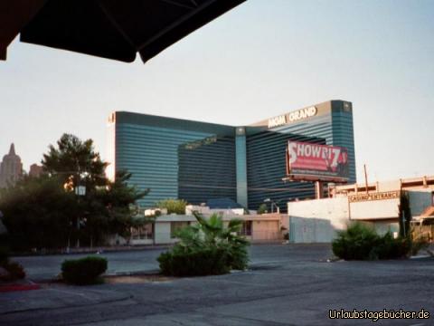 MGM Grand: das MGM Grand, das größte Hotel der Welt, von unserm Motel aus gesehen