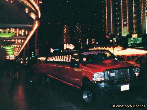 unsere Limousine: unsere Limousine auf dem Strip von Las Vegas