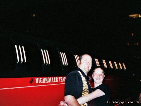 Anja und Randy: hier knuddelt Anja unseren Trekleader Randy vor unserer Limousine