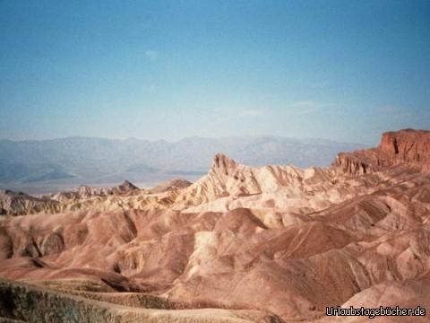 Zabriskie Point: ein Blick über die Einöde des Death Valley vom Zabriskie Point aus