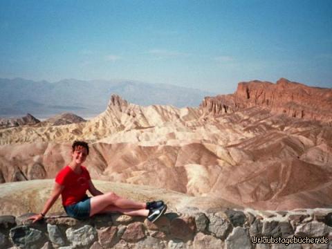 Anja posiert: Anja posiert am Zabriskie Point im Death Valley