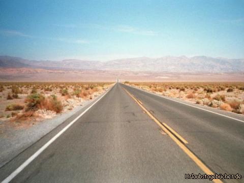 Straße: die Straße durchs Death Valley