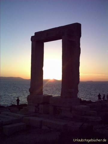 Portara bei Sonnenuntergang: die Portara von Naxos bei Sonnenuntergang