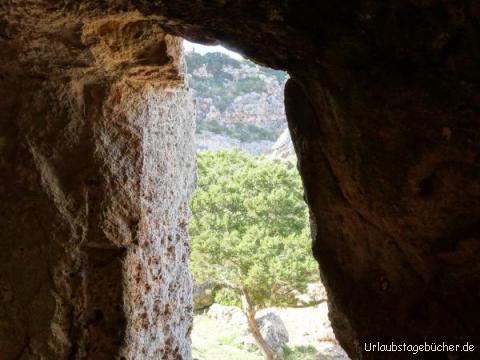 Blick aus der Höhle bei Cala Morell: Blick aus der Höhle bei Cala Morell