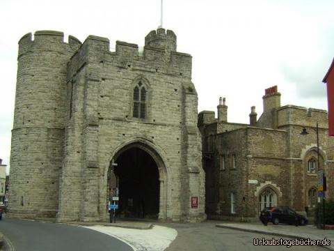 Westgate Tower: der Westgate Tower von Canterbury,
das größte erhaltene Stadttor Englands