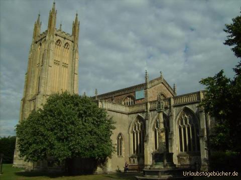 St Cuthbert: die Kirche "Church of St. Cuthbert" in Wells
(und ich auf einer Bank davor)