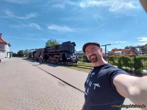 wir in Elk: auf einer Dampflok im Eisenbahnmuseum von Ełk