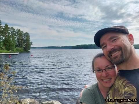 wir am Pohjoisjärvi: beim Morgenspaziergang am Ufer des Pohjoisjärvi