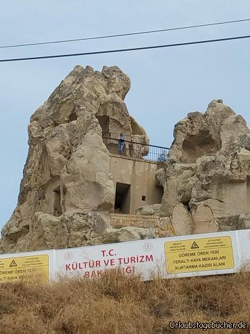 Ich im Freilichtmuseum: ganz weit oben stehe ich hier
in einem Felshöhlenhaus
im Göreme Freilichtmuseum