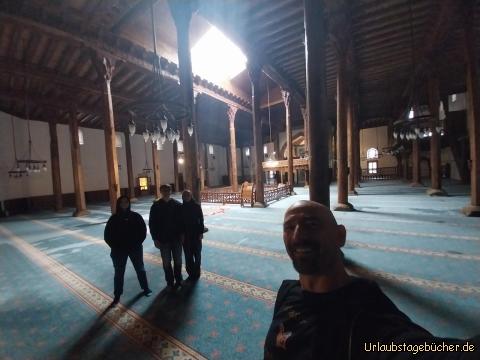 wir in der Esrefoglu-Moschee: wir besuchen die Eşrefoğlu-Moschee in Beyşehir