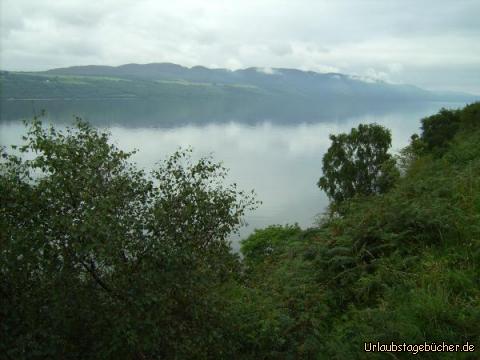 Loch Ness: unser erster Blick auf den 37 km langen Loch Ness,
den wasserreichsten und wohl bekanntesten See Schottlands