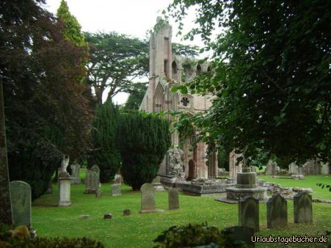 Dryburgh Abbey Friedhof: auf dem Friedhof der Dryburgh Abbey ist u.a. Sir Walter Scott beerdigt