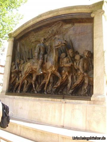 Robert Gould Shaw Memorial: das Robert Gould Shaw Memorial ist eine bronzene Reliefskulptur,
die neben dem Namensgeber das 54th Massachusetts Infantry Regiment zeigt
(eines der ersten Afroamerikaner-Regimente des Bürgerkriegs 1861-1865)