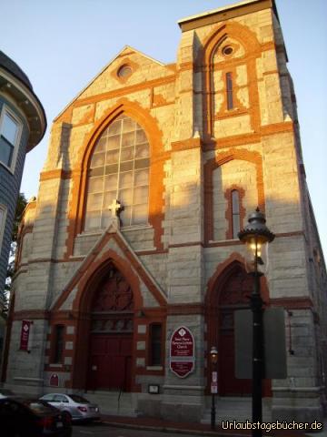 St. Mary - St. Catherine: das 1893 fertiggestellte Gebäude der St. Mary's Church in Charlestown (Boston)
beherbergt seit 2006 zusätzlich die Pfarrgemeinde von St. Catherine of Siena