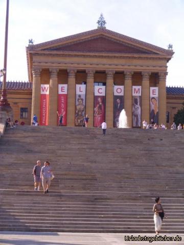 Rocky Jubel: Papa (Eno, er steht direkt unter dem ersten E von WELCOME)
jubelt wie Rocky (Sylvester Stallone im gleichnamigen Film)
nachdem er die Stufen zum Philadelphia Museum of Art hinaufgesprintet ist
