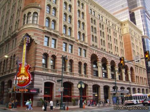 Hard Rock Cafe: das Hard Rock Cafe in Pennsylvanias größter Stadt Philadelphia,
liegt direkt an der Market Street,
einer der beiden historischen Hauptstraßen der Stadt
