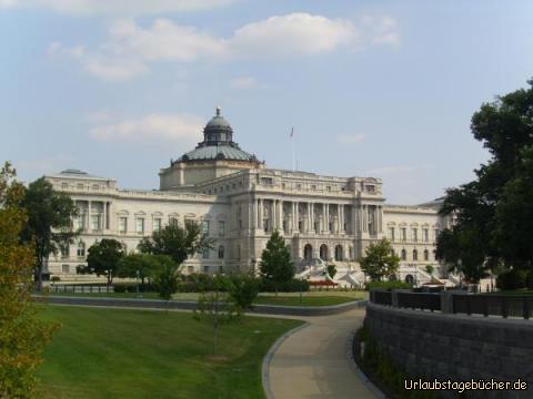 Library of Congress: die 1800 gegründete Library of Congress in Washington, D.C.
ist die öffentlich zugängliche Forschungsbibliothek des Kongresses der USA
und hinsichtlich des Bücherbestands die größte Bibliothek der Welt