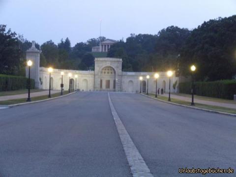 Arlington National Cemetery: der Eingang zum Arlington National Cemetery,
dem 1864 errichteten Nationalfriedhof vor den Toren von Washington, D.C.