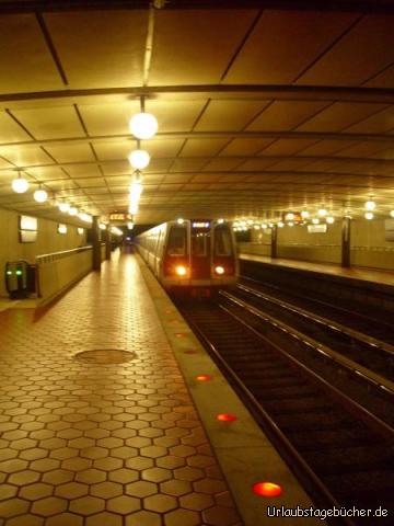 Metro: wir nutzen das Metrosystem von Washington, D.C.,
welches mit 176,32 km das zweitgrößte der USA ist