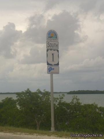Overseas Highway: der U.S. Highway 1, der 3846 km parallel zu US-amerikanischen Ostküste
von der kanadischen Grenze im Norden bis nach Key West im Süden verläuft,
wird hier, wo er auf 205 km Länge 40 Inseln der Florida Keys verbindet,
Overseas Highway genannt