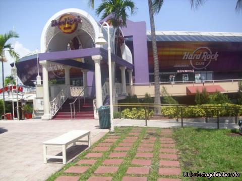 Hard Rock Cafe Miami: das Hard Rock Cafe Miami liegt idyllisch an der Bayside
direkt neben dem Bayfront Park von Miami, Florida