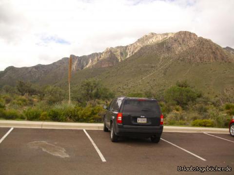 Guadalupe Mountains National Park: unser Jeep auf dem Parkplatz des Visitor Centers vom
Guadalupe Mountains National Park mit tollem Blick auf die Berge