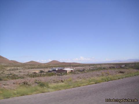 Ghost Town: dieses Bild ist bezeichnend für unseren (trostlosen) Weg von New Mexico nach Arizona:
kurz vor der Grenze passieren wir irgendwo im Nirgendwo die Geisterstadt Steins