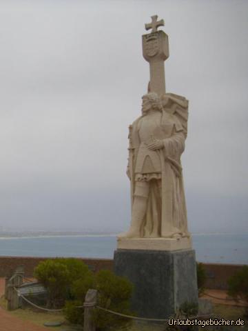 Cabrillo National Monument: das 1939 gefertigte, über 4 m hohe, ca. 7 t schwere Cabrillo National Monument
am Point Loma etwa 128 m über der Bucht von San Diego ehrt Juan Rodríguez Cabrillo,
der 1542 als erster Europäer an der Westküste Nordamerikas landete