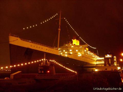 Queen Mary: die 1936 fertiggestellte über 300 m lange Queen Mary
war von 1938-52 das schnellste Passagierschiff auf dem Atlantik
und dient heute als Hotel im Hafen von Long Beach, Kalifornien