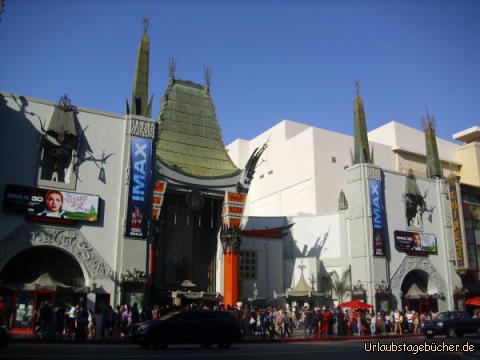 Chinese Theatre: mit seiner markanten Bauform und den Hand- und Fußabdrücken der größten Hollywoodstars
ist das TCL Chinese Theatre (ehemals Grauman’s Chinese Theatre, bzw. Mann’s Chinese Theatre)
eine der bekanntesten Sehenswürdigkeiten am Hollywood Boulevard in Hollywood, Los Angeles