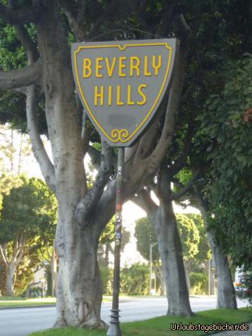 Beverly Hills: an der Kreuzung Sunset Boulevard/Sierra Drive zeigt uns ein Schild,
dass wir nun in Beverly Hills unterwegs sind
