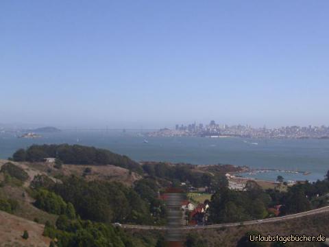 San Francisco Bay: ein letzter Blick zurück auf die Bucht von San Francisco,
mit der Stadt San Francisco im Hintergrund