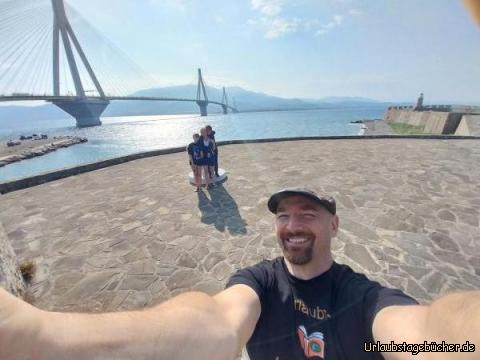 wir auf Antirrio Castle: durch den Besuch des Antirrio Castles haben wir nicht nur einen tollen Blick auf die Rio-Andirrio-Brücke,
sondern auch auf den Leuchtturm, das Antirrio Lighthouse