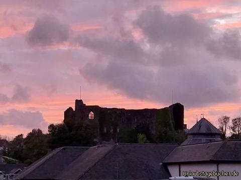 Haverfordwest Castle: die Ruine des Haverfordwest Castle
von unserem County Hotel aus gesehen